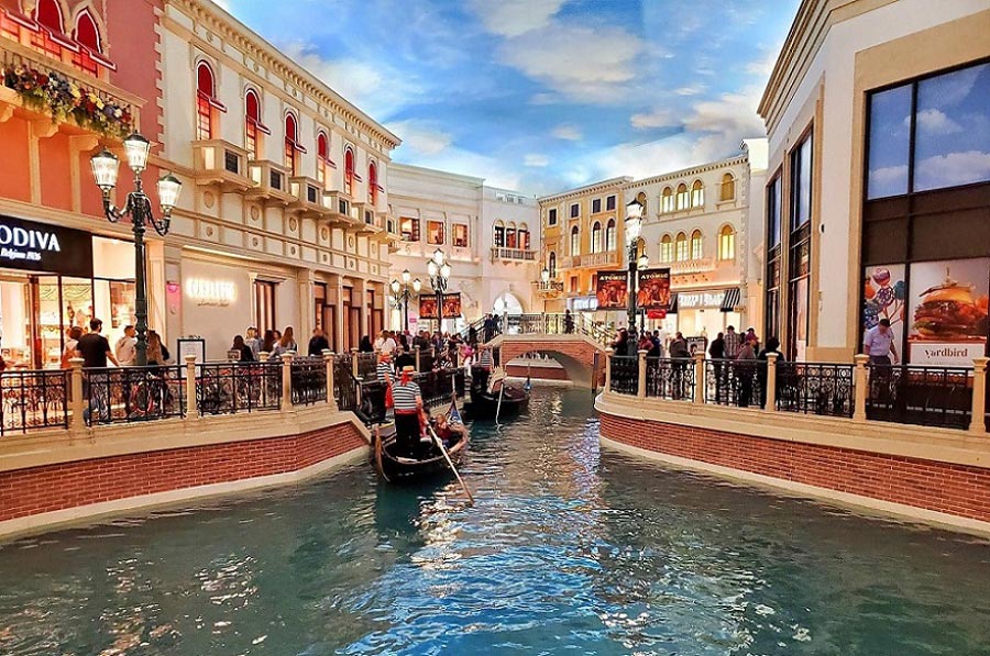 Trải nghiệm “trên bến dưới thuyền” đắt giá tại Bizhouse Canal District